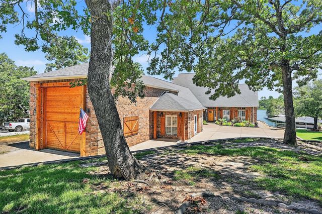 214 Kiowa Drive E, Lake Kiowa, TX 76240