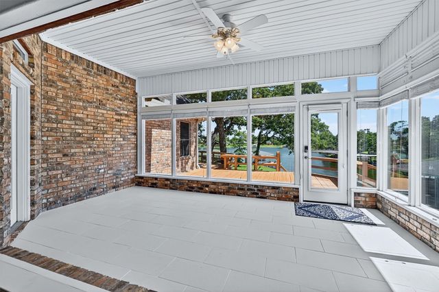 214 Kiowa Drive E, Lake Kiowa, TX 76240