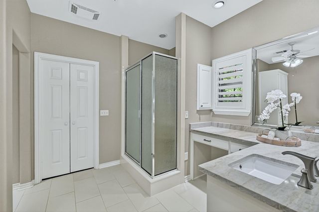 214 Kiowa Drive E, Lake Kiowa, TX 76240