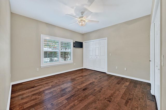 214 Kiowa Drive E, Lake Kiowa, TX 76240