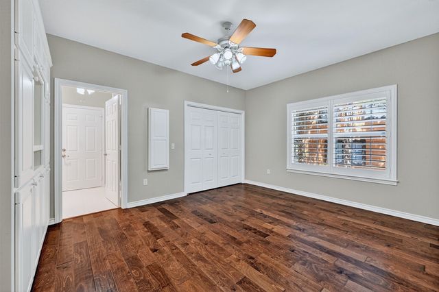 214 Kiowa Drive E, Lake Kiowa, TX 76240