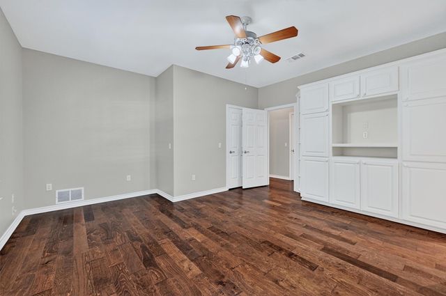 214 Kiowa Drive E, Lake Kiowa, TX 76240