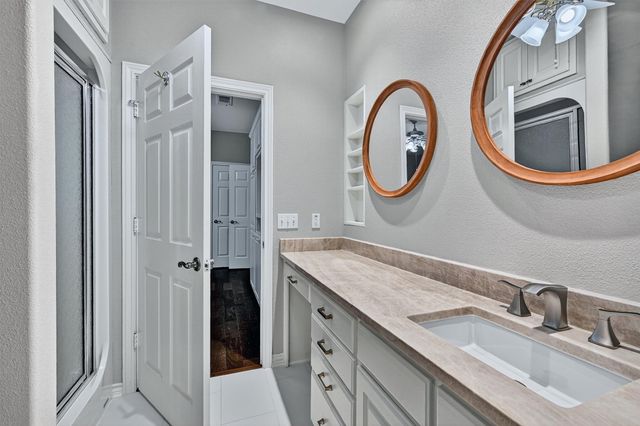 214 Kiowa Drive E, Lake Kiowa, TX 76240