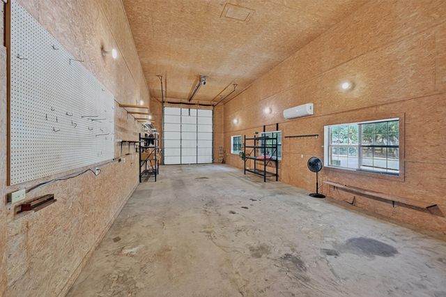 214 Kiowa Drive E, Lake Kiowa, TX 76240