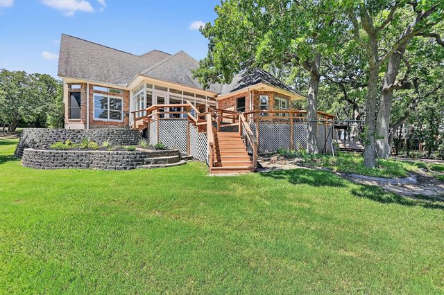214 Kiowa Drive E, Lake Kiowa, TX 76240