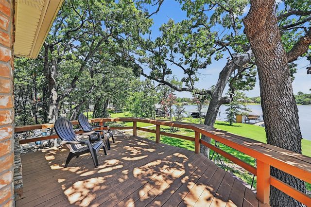 214 Kiowa Drive E, Lake Kiowa, TX 76240