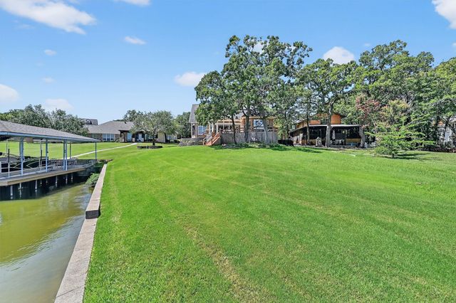 214 Kiowa Drive E, Lake Kiowa, TX 76240