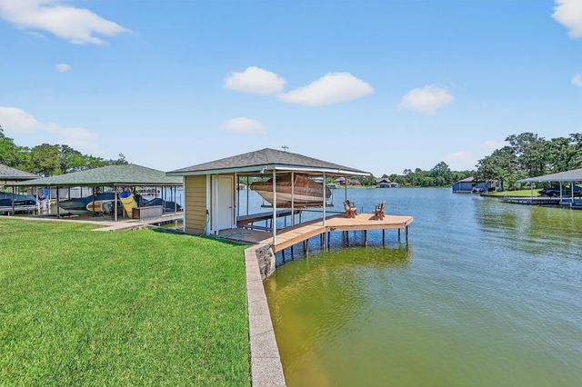214 Kiowa Drive E, Lake Kiowa, TX 76240