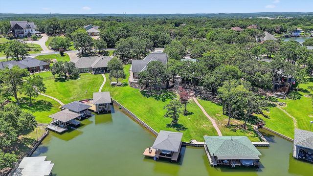 214 Kiowa Drive E, Lake Kiowa, TX 76240