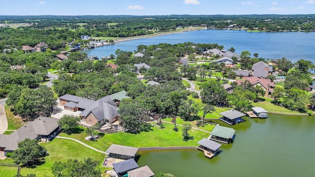 214 Kiowa Drive E, Lake Kiowa, TX 76240