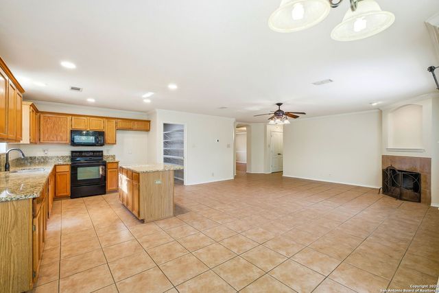 9723 Dahlia, Helotes, TX 78023