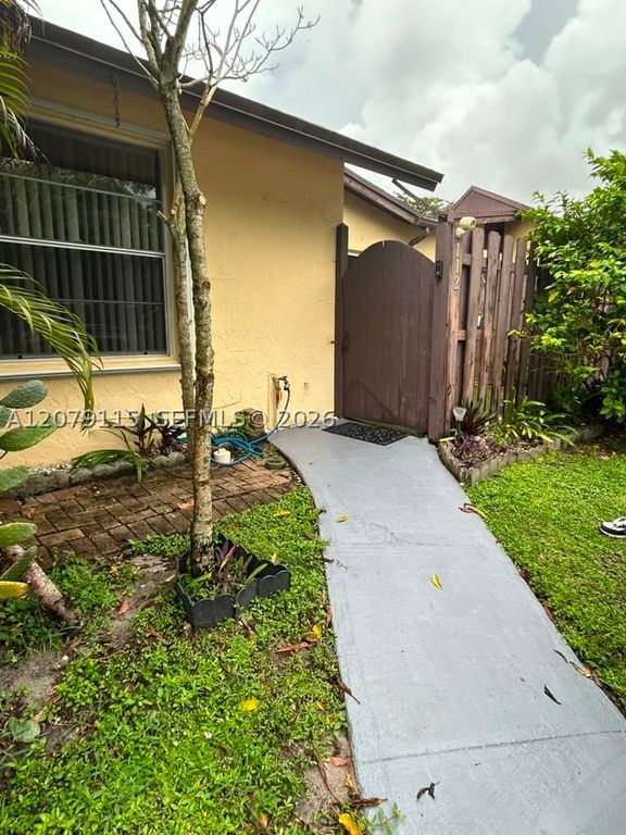 112 Fox Rd 2-50, Hollywood, FL 33024