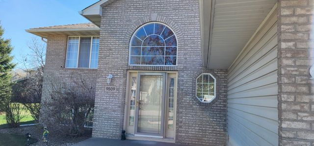 9509 Dogwood Avenue N, Brooklyn Park, MN 55443