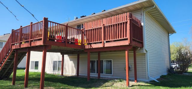 9509 Dogwood Avenue N, Brooklyn Park, MN 55443