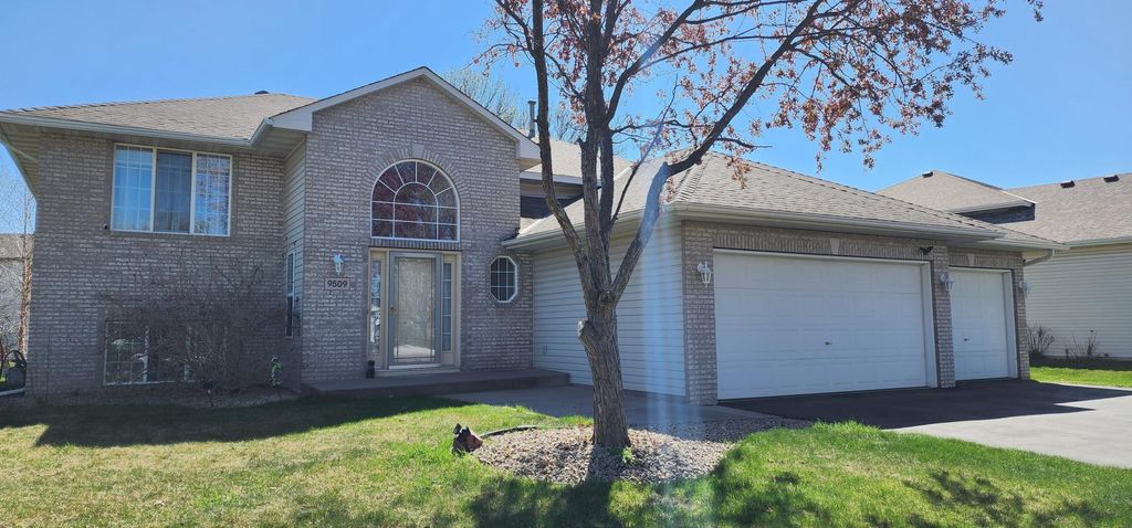 9509 Dogwood Avenue N, Brooklyn Park, MN 55443