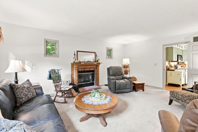 1700 Oak Grove Dr, New Albany, IN 47150