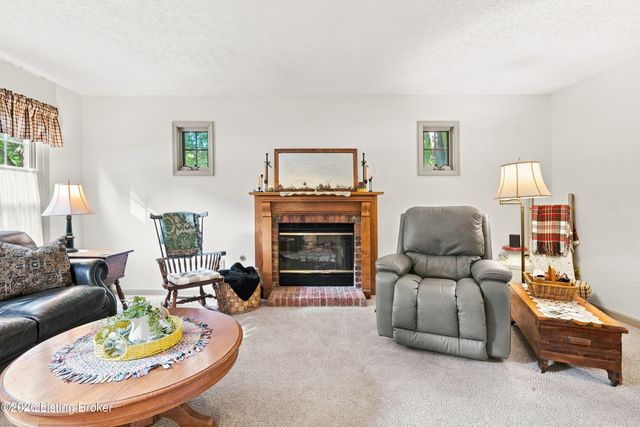 1700 Oak Grove Dr, New Albany, IN 47150