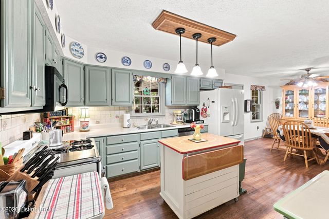 1700 Oak Grove Dr, New Albany, IN 47150