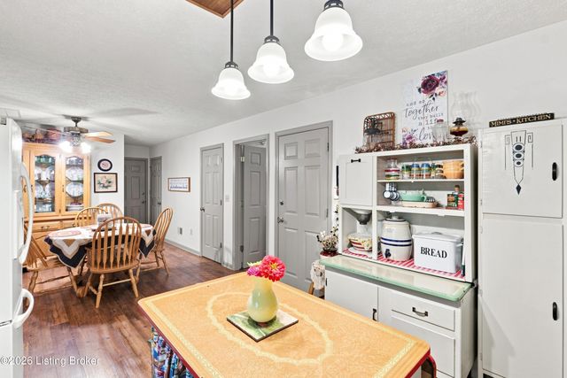 1700 Oak Grove Dr, New Albany, IN 47150
