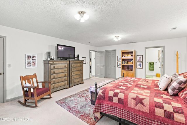 1700 Oak Grove Dr, New Albany, IN 47150