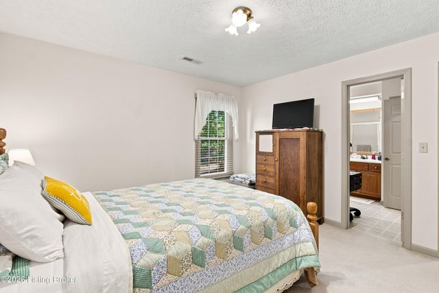 1700 Oak Grove Dr, New Albany, IN 47150