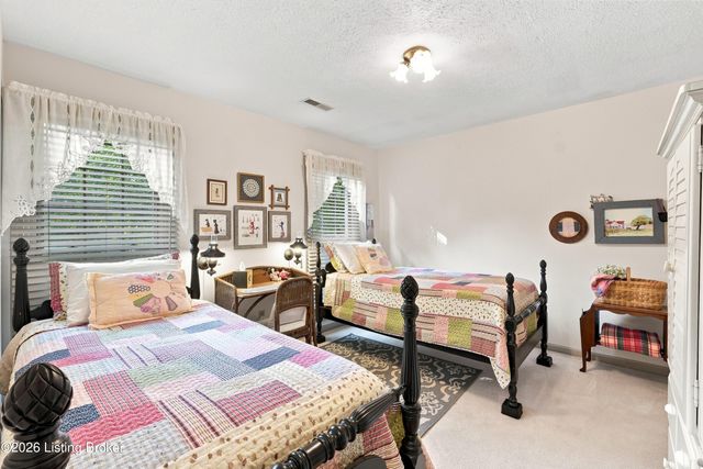 1700 Oak Grove Dr, New Albany, IN 47150