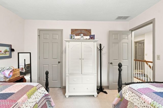 1700 Oak Grove Dr, New Albany, IN 47150