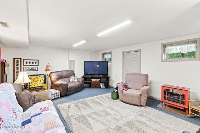 1700 Oak Grove Dr, New Albany, IN 47150
