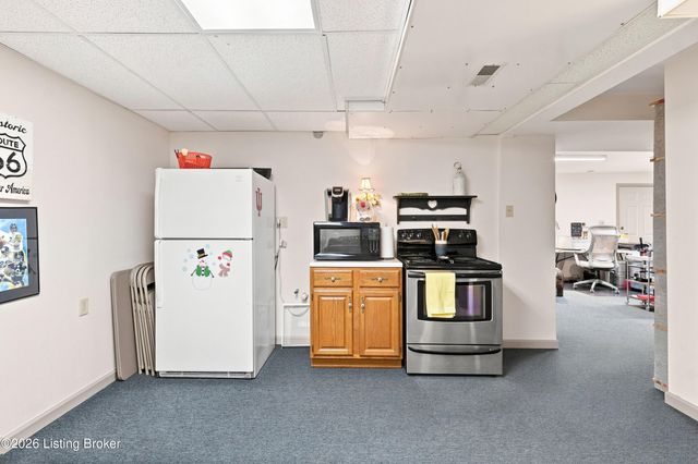 1700 Oak Grove Dr, New Albany, IN 47150