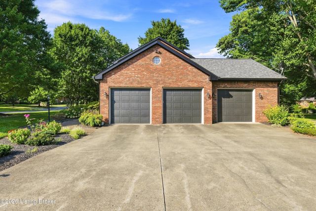 1700 Oak Grove Dr, New Albany, IN 47150