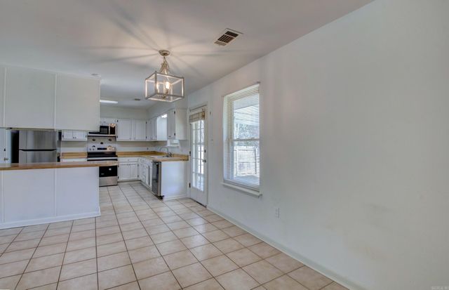 36 Kingspark Drive, Maumelle, AR 72113