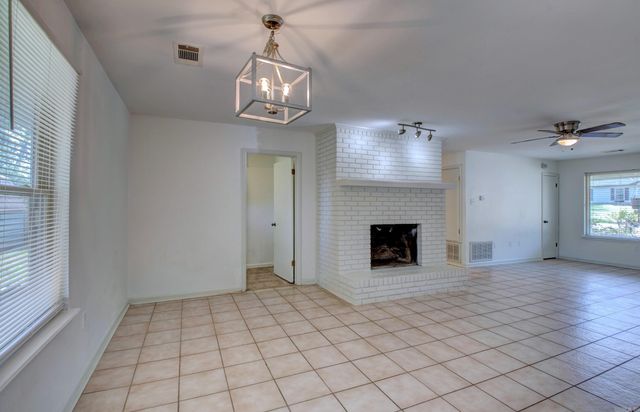 36 Kingspark Drive, Maumelle, AR 72113