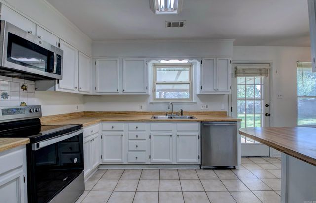 36 Kingspark Drive, Maumelle, AR 72113