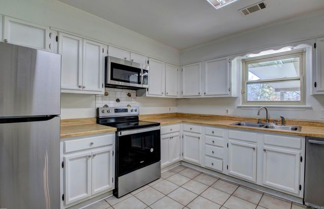 36 Kingspark Drive, Maumelle, AR 72113