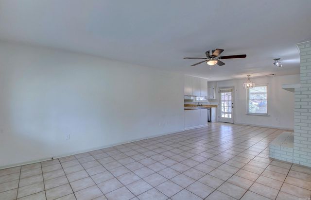 36 Kingspark Drive, Maumelle, AR 72113