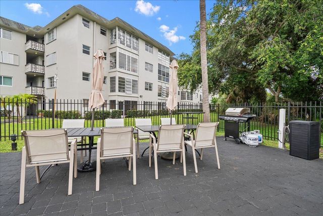 941 Crystal Lake Drive 402, Deerfield Beach, FL 33064