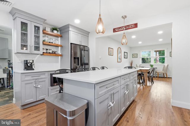 980 PEBBLE HILL RD, Doylestown, PA 18901