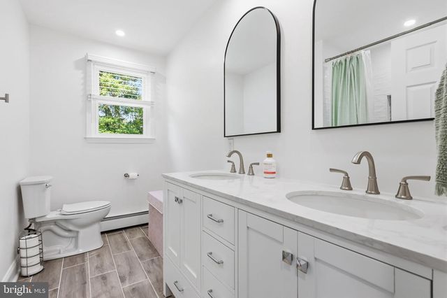 980 PEBBLE HILL RD, Doylestown, PA 18901