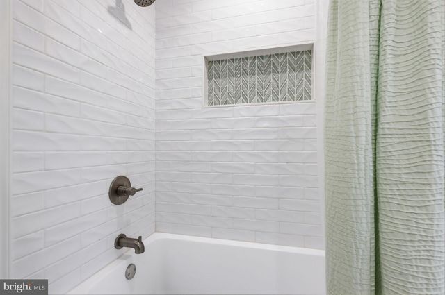 980 PEBBLE HILL RD, Doylestown, PA 18901