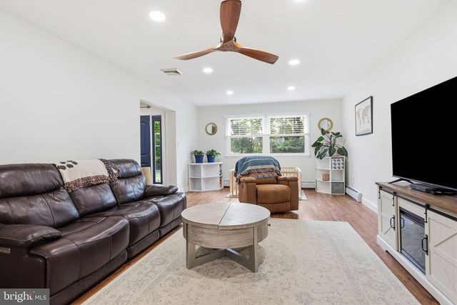 980 PEBBLE HILL RD, Doylestown, PA 18901