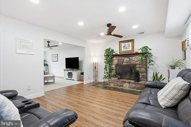 980 PEBBLE HILL RD, Doylestown, PA 18901