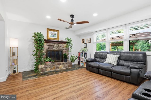 980 PEBBLE HILL RD, Doylestown, PA 18901