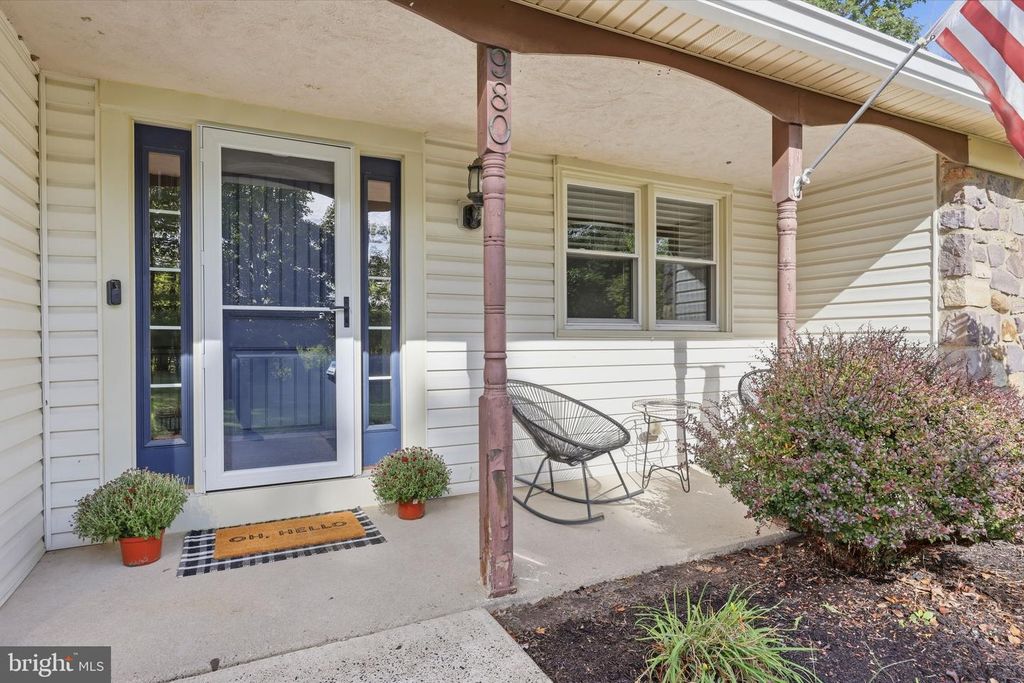 980 PEBBLE HILL RD, DOYLESTOWN, PA 18901 — photo 2