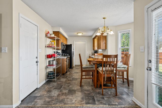 613 Corinth Ct, Clarksville, TN 37040