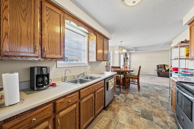 613 Corinth Ct, Clarksville, TN 37040