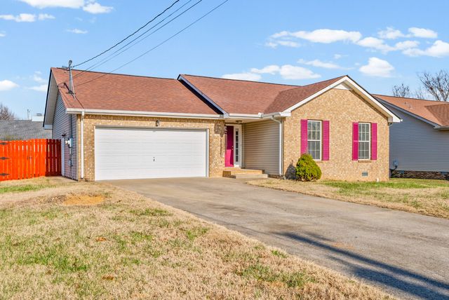 613 Corinth Ct, Clarksville, TN 37040