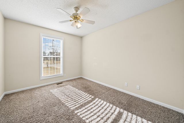 613 Corinth Ct, Clarksville, TN 37040