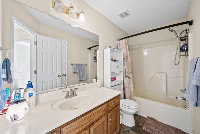 613 Corinth Ct, Clarksville, TN 37040