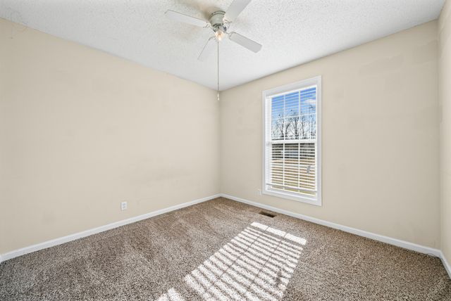 613 Corinth Ct, Clarksville, TN 37040