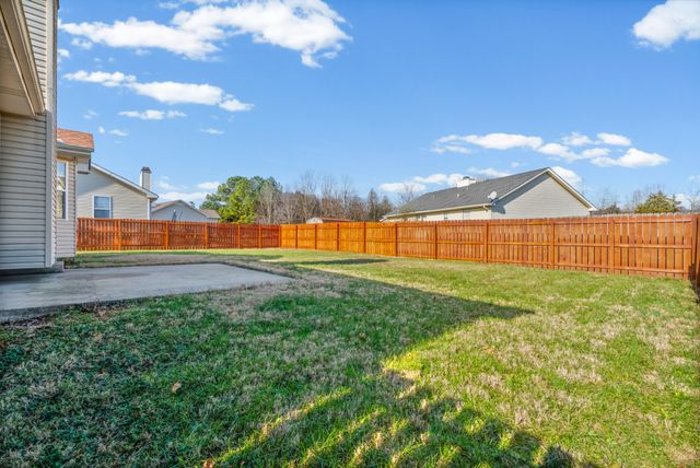 613 Corinth Ct, Clarksville, TN 37040